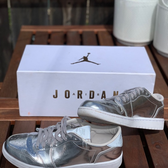 AIR JORDAN 1 RETRO LOW PINNACLE 'METALLIC SILVER' - Picture 5 of 10